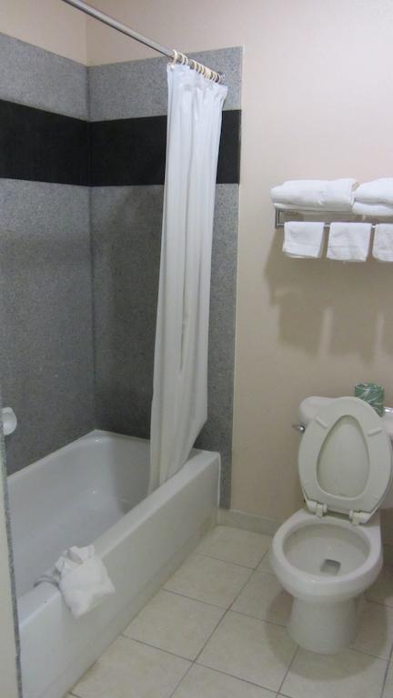 Camelot Inn & Suites Highway 290/Northwest Freeway Jersey Village Room photo