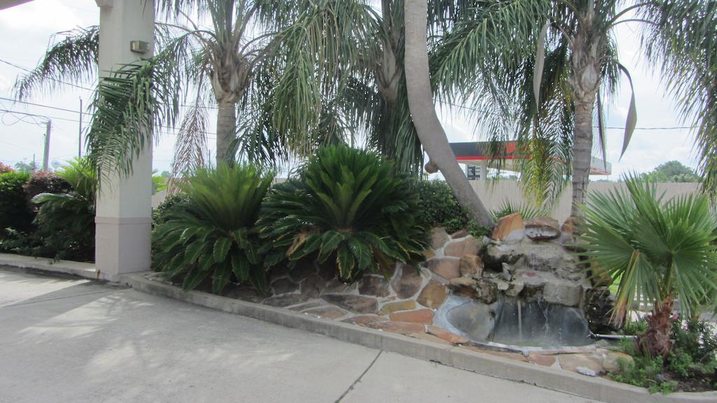 Camelot Inn & Suites Highway 290/Northwest Freeway Jersey Village Exterior photo